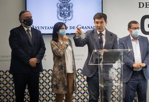 Paco Cuenca durante la rueda de prensa posterior a la Mesa por el Ferrocarril en noviembre