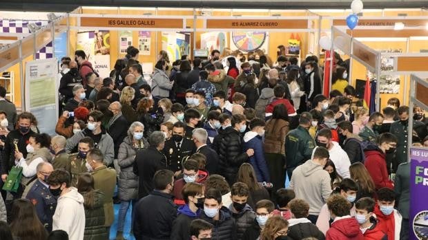 El Salón del Estudiante de Lucena abre sus puertas a la espera de recibir más de 4.000 visitas