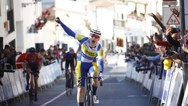 Vuelta Andalucía 2022 | Herregodts gana la primera etapa en la Ruta del Sol en Iznájar (Córdoba)