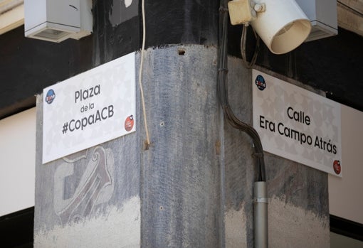 Plaza de la #CopaACB y la calle Era Campo Atrás, frente al Ayuntamiento