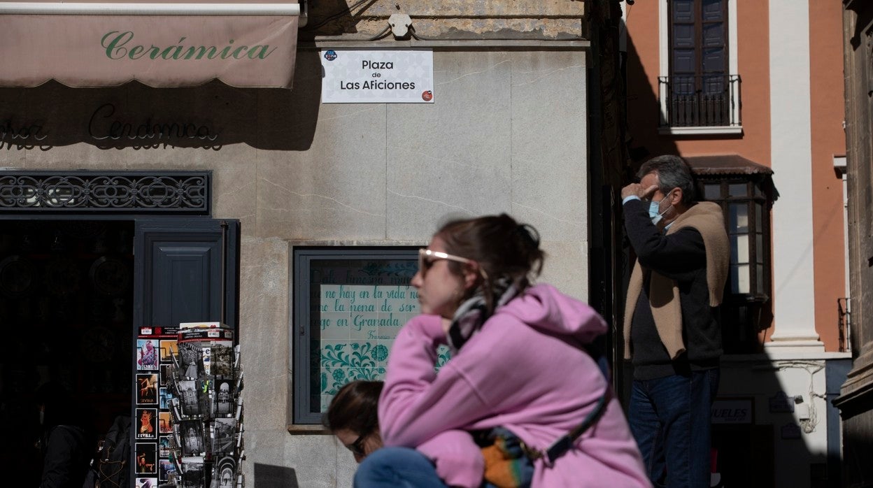 La plaza de las Pasiegas pasa a llamarse 'Plaza de las Aficiones' hasta el próximo domingo