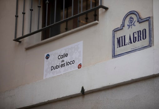 Calle Dubi es un Loco, en sustitución de la calle Milagro