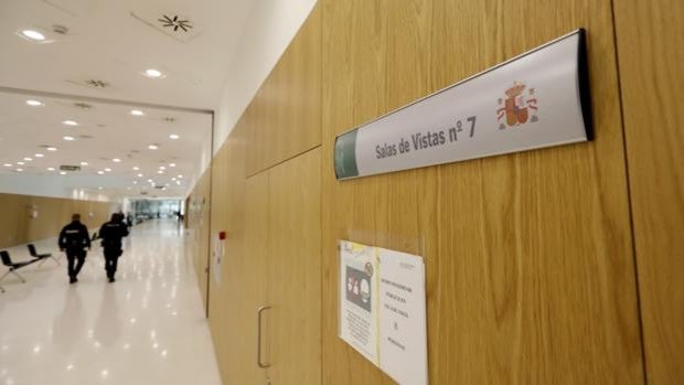 La pareja detenida en Córdoba por maltrato físico a un niño de tres años, en libertad con cargos