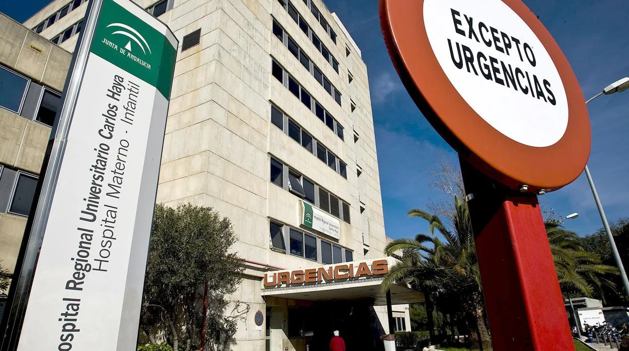 Entrada de Urgencias del Hospital Materno Infantil de Málaga, donde ha fallecido la menor