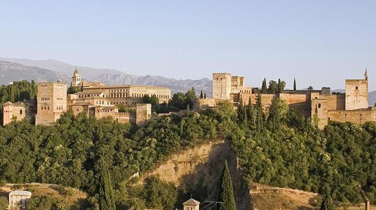 Vistas de la Alhambra de Granada desde el mirador de San Nicolás