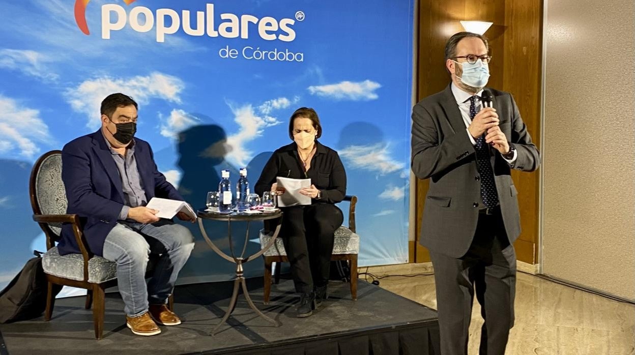 El presidente del PP de Córdoba, ayer durante el foro de este partido dedica a los autónomos