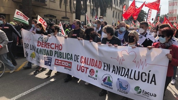 Más de 2.000 personas se manifiestan en Málaga para exigir mejoras en la sanidad andaluza