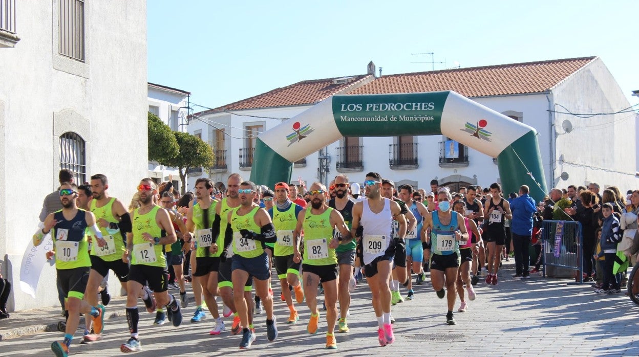 Los atletas participan en la Media Maratón Camino Mozárabe