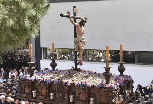 Crucifixión, en una de sus salidas del Lunes Santo desde El Ejido