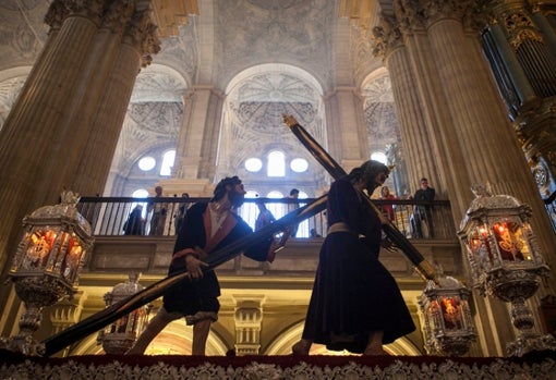 El Nazareno de Pasión, en el interior de la Catedral de Málaga