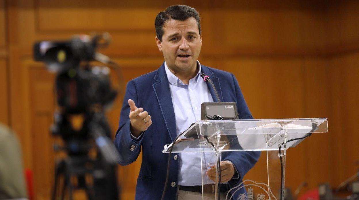 El alcalde, José María Bellido, durante una comparecencia en el Salón de Plenos