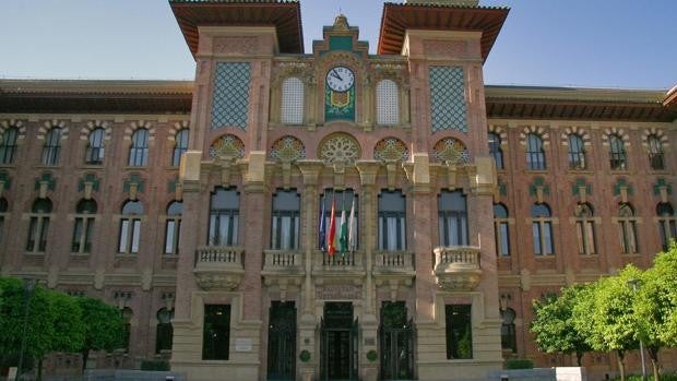 La Universidad de Córdoba, Fátima Gálvez y el doctor Quesada (Calcifediol) Medallas de Oro de Andalucía