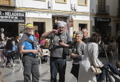 Un grupo de turistas en La Judería