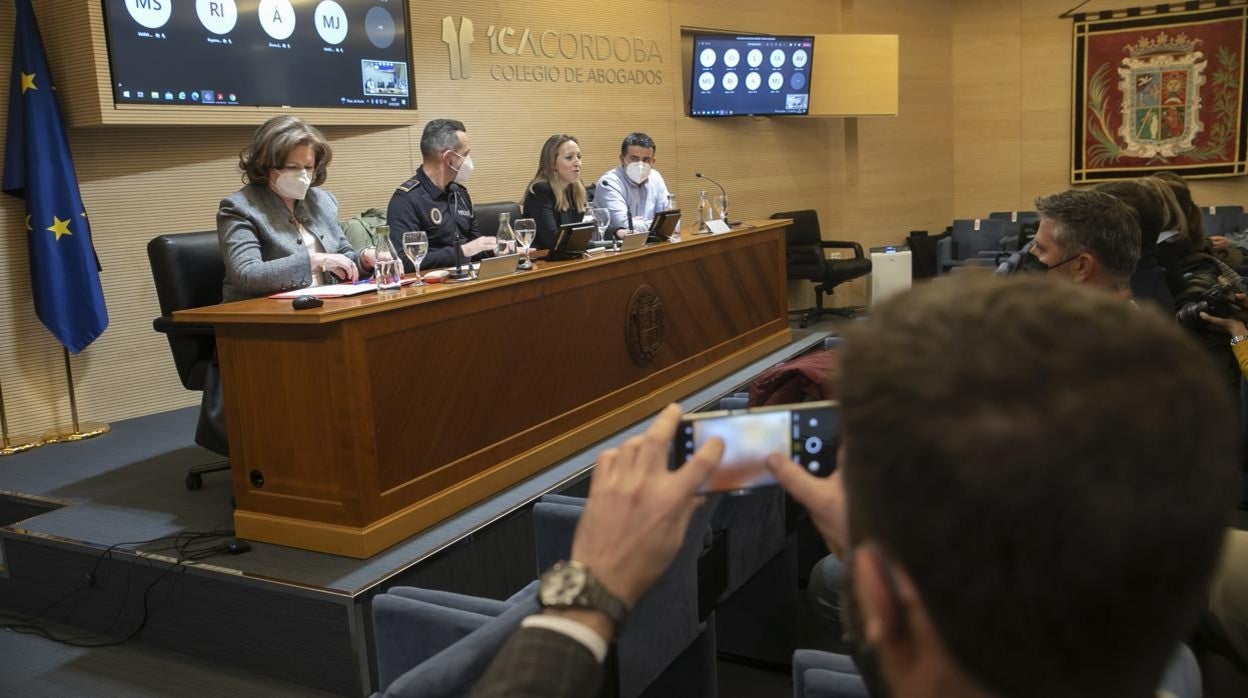 Mesa redonda en el Colegio de Abogados de Córdoba