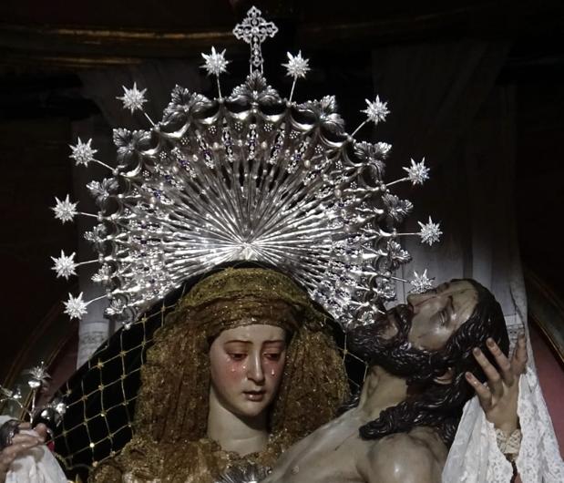 La Virgen de las Angustias de Córdoba luce una diadema de plata de 1925 recién restaurada