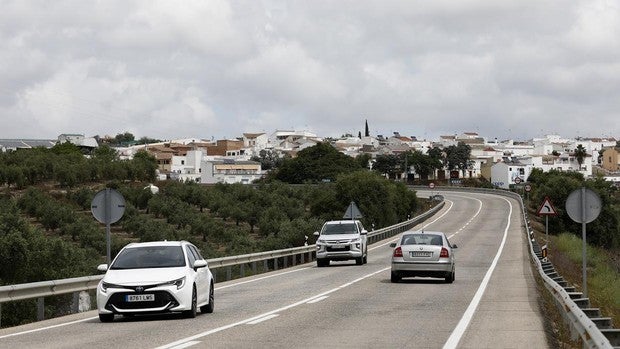 Accidente en Córdoba | Muere una mujer y otra resulta herida en una salida de vía en la N-432 en Santa Cruz