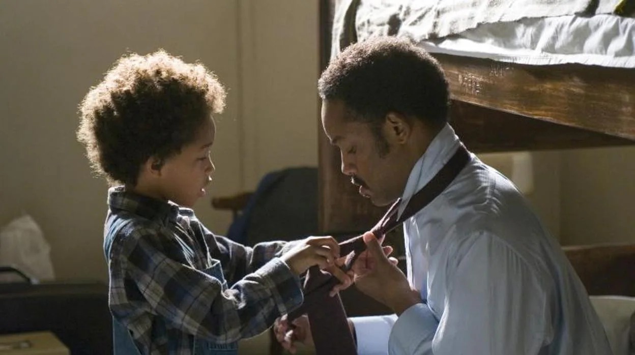 Imagen de la película 'En busca de la felicidad' con Will Smith y su hijo