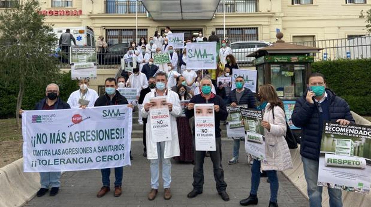 Protesta contra la agresión a un sanitario en Málaga