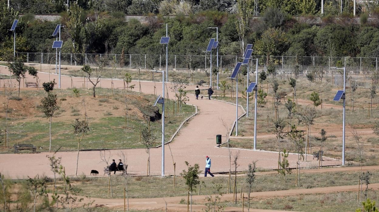 El Parque de Levante con las farolas alimentadas por paneles solares