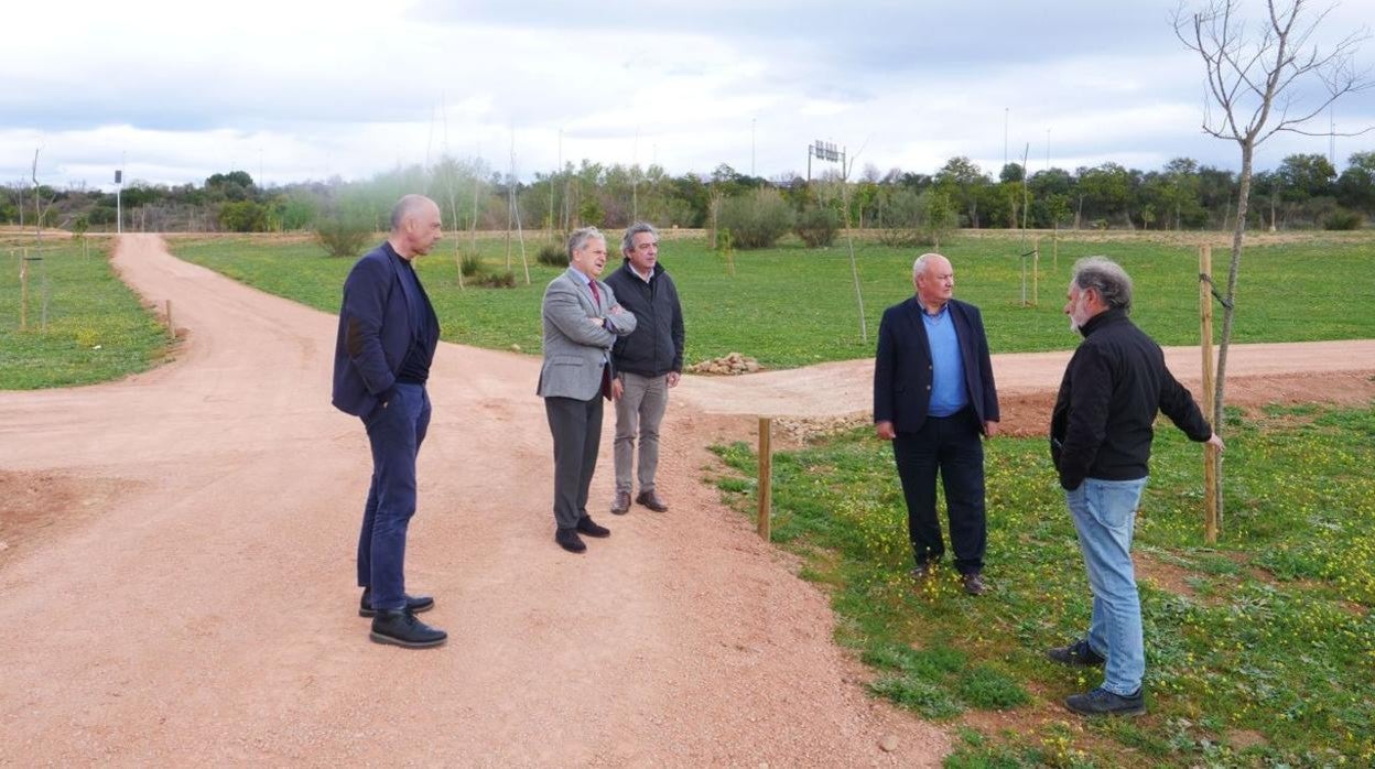 El concejal de Urbanismo, durante su visita a las obras en la parte central del Parque de Levante