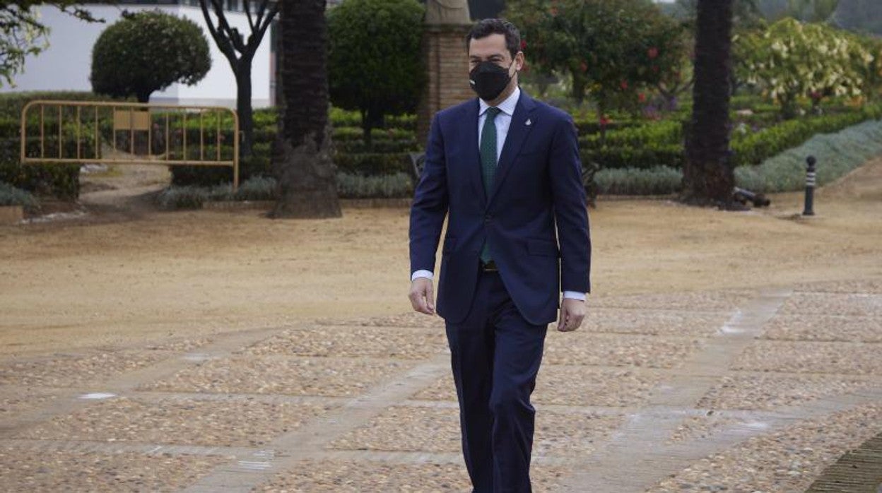 El presidente de la Junta, Juanma Moreno, en el Monasterio de La Rábida donde se ha celebrado el Consejo de Gobierno