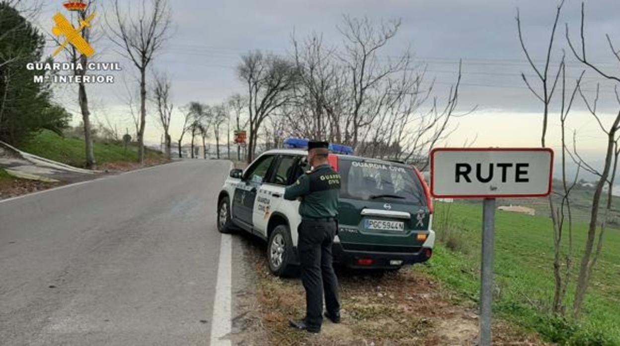 Un agente de la Guardia Civil en Rute