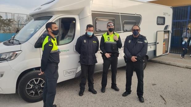 Policías de Algeciras emprenden rumbo a Polonia para ayudar a los ucranianos y traer refugiados