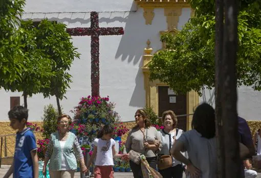 Cruz de Mayo de la hermandad de la Expiración en 2019