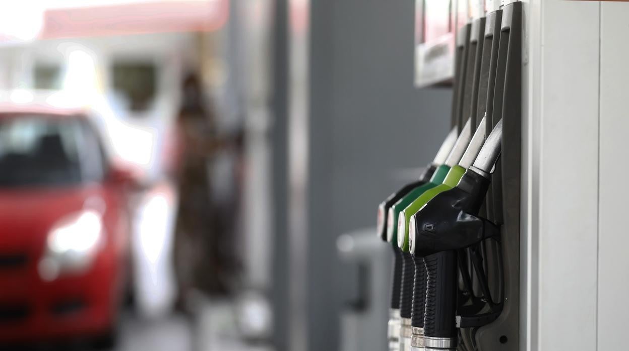 Dispensadores de gasolina en una estación de servicio de Córdoba