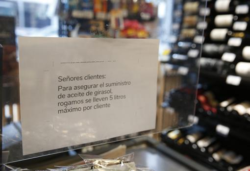 Cartel de una tienda para evitar el acopio