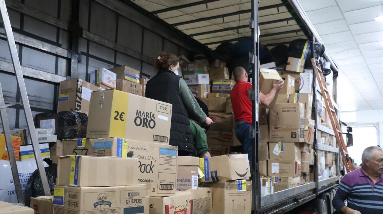 Llenado del tráiler en Lucena