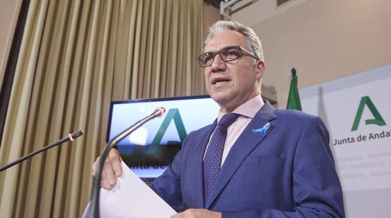 El Consejero de la Presidencia, Elías Bendodo, en la rueda de prensa en San Telmo