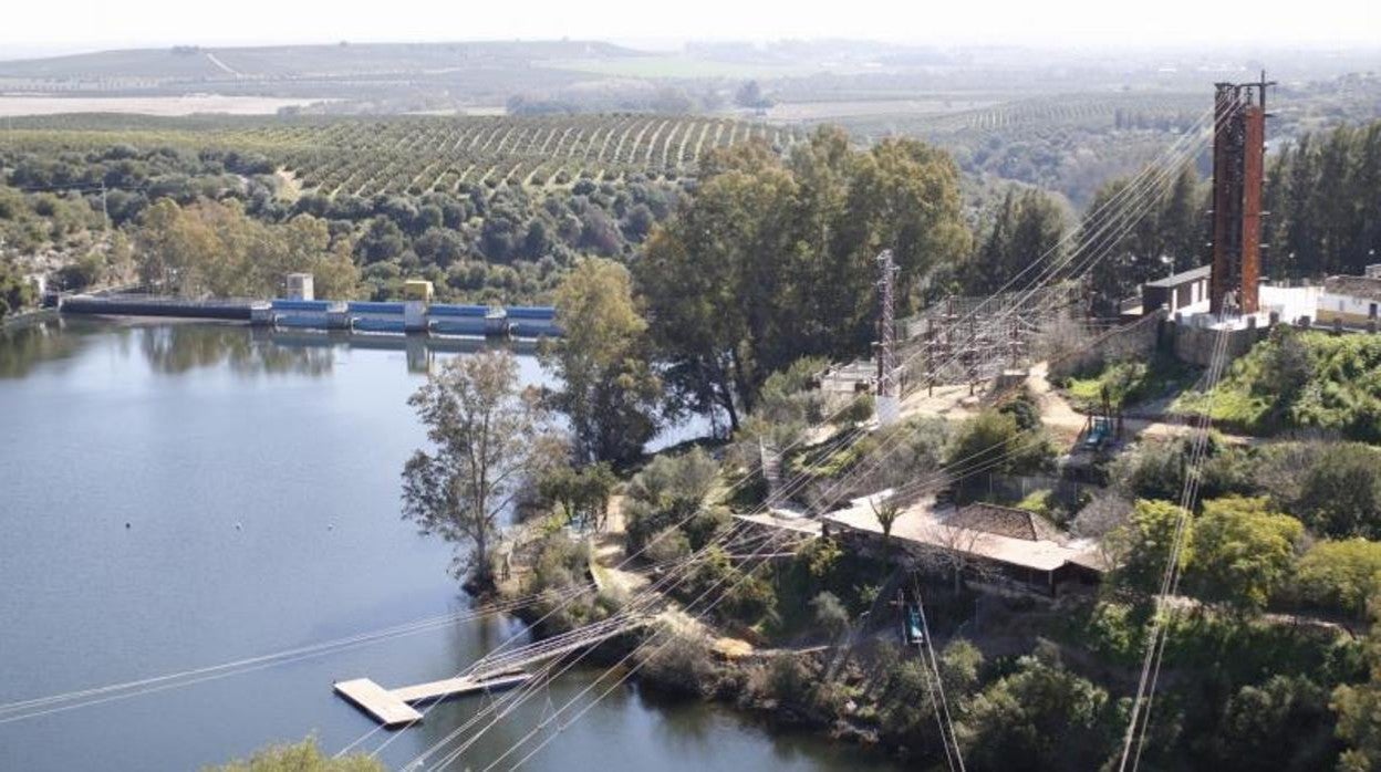 Parque multiaventura y tirolinas sobre el río Bembezar en Hornachuelos