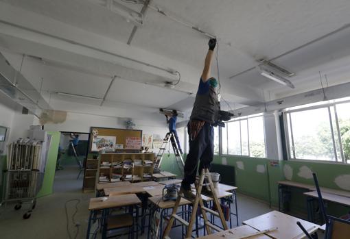 Obras de climatización en el colegio Fernán Pérez Oliva de Córdoba