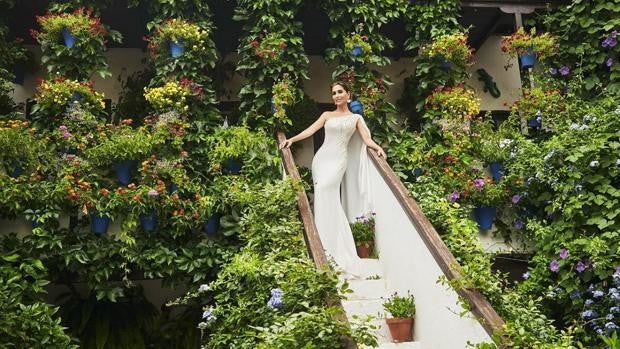 Video | Paloma Cuevas promociona en Córdoba su nueva colección de vestidos de la mano de Rosa Clará