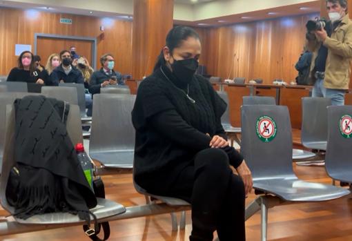 Isabel Pantoja sentada en el banquillo de los acusados