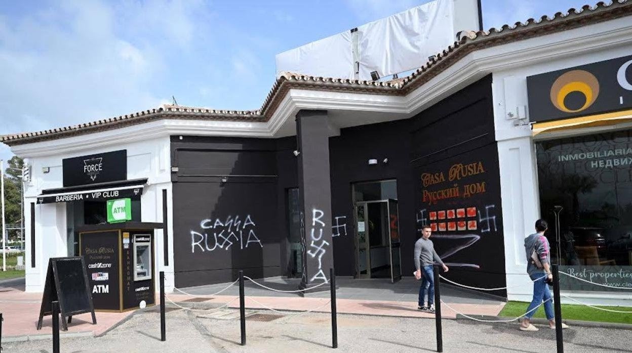 Pintadas en la 'Casa Rusia' de Marbella