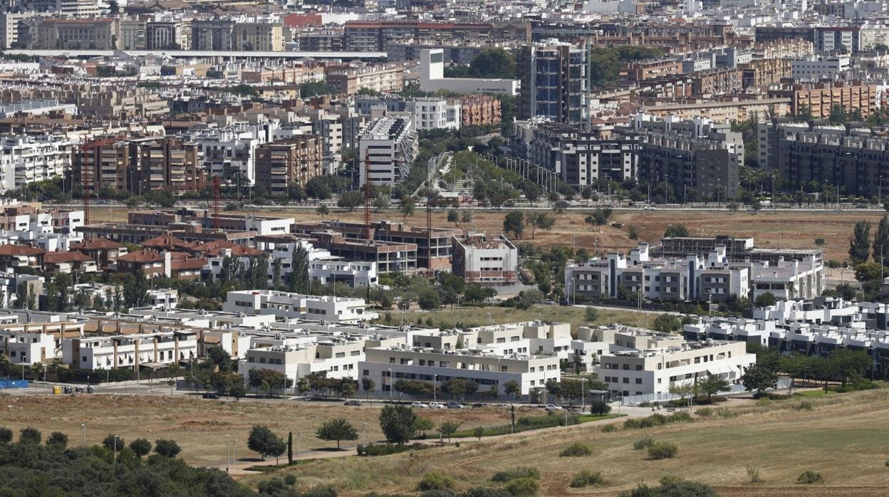 En primer término, el sector donde Aedas Homes levantará su primera promoción en Córdoba, junto a la Arruzafa