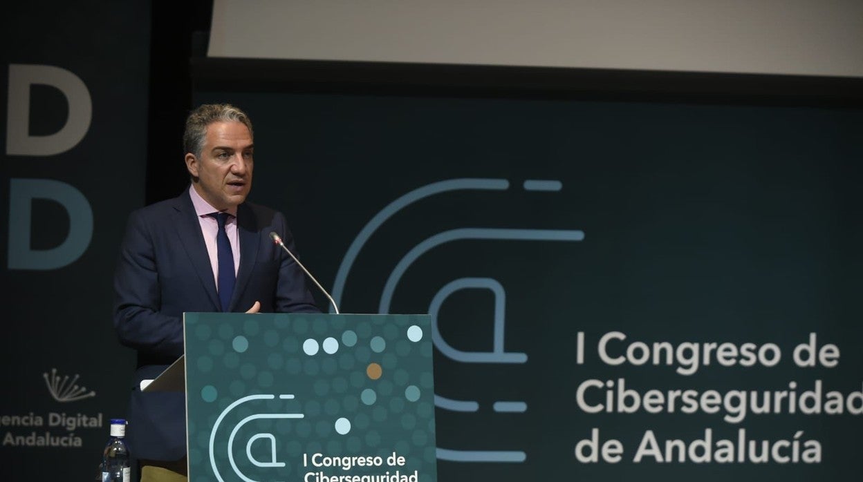 El consejero de Presidencia, Elías Bendodo, este viernes en la clausura del I Congreso de Ciberseguridad de Andalucía