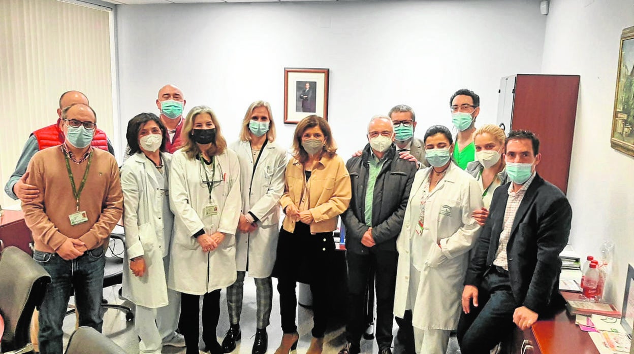 Visita de la delegada de Salud al hospital de Puente Genil