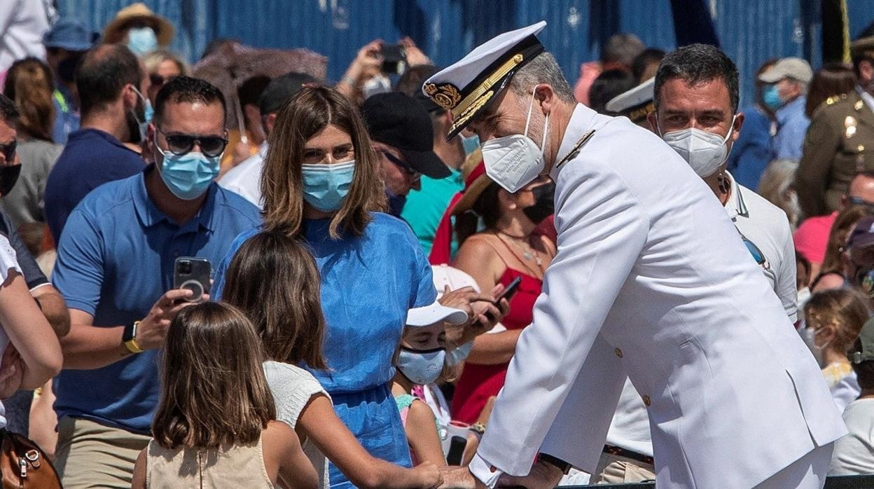 El rey Felipe en una de sus visitas a Cádiz