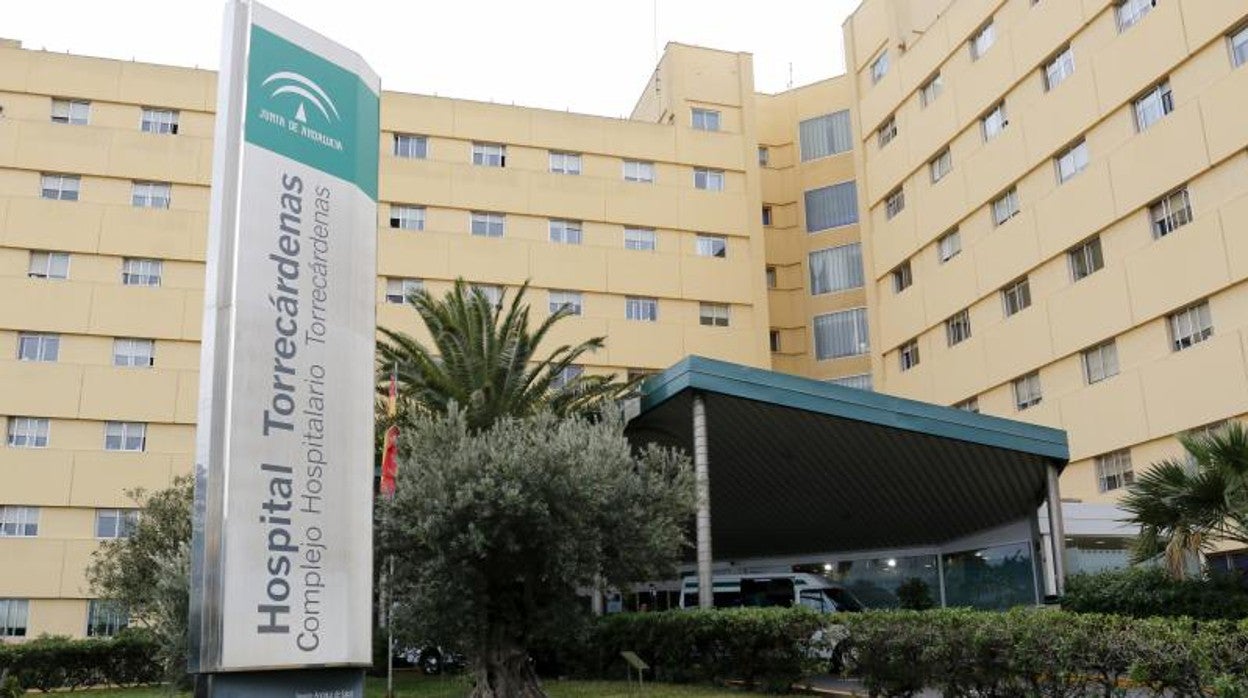 El centro hospitalario donde estaba ingresado el hombre herido por la caída de una palmera