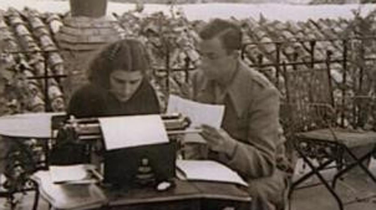 Miguel Hernández y su mujer, Josefina Manresa, durante su estancia en Jaén