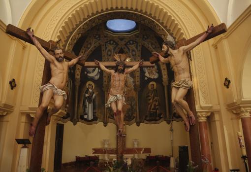 El Cristo de la Oración y Caridad, entre los dos ladrones