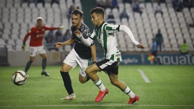 El Córdoba CF mira de reojo al Mensajero - Cacereño que puede multiplicar sus opciones de ascenso