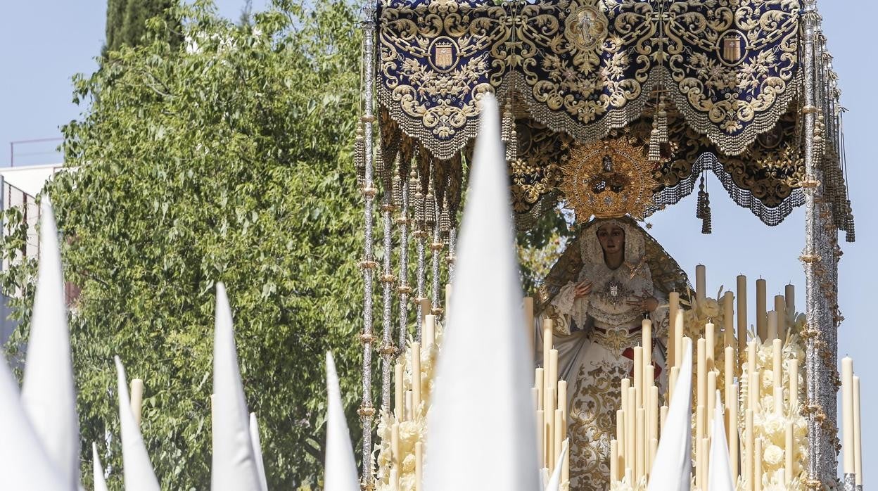 Santa María de la Merced avanza un Lunes Santo de Córdoba por su barrio