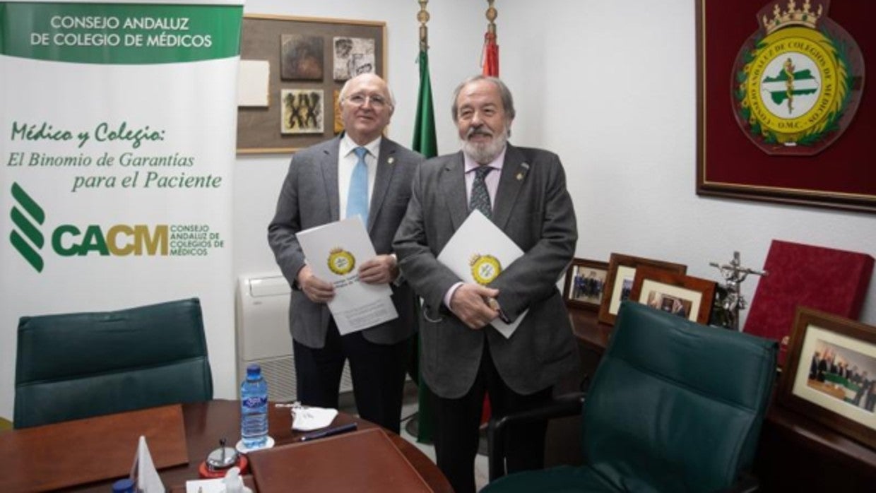 Antonio Aguado (izquierda) y Alfonso Carmona tras la presentación del informe