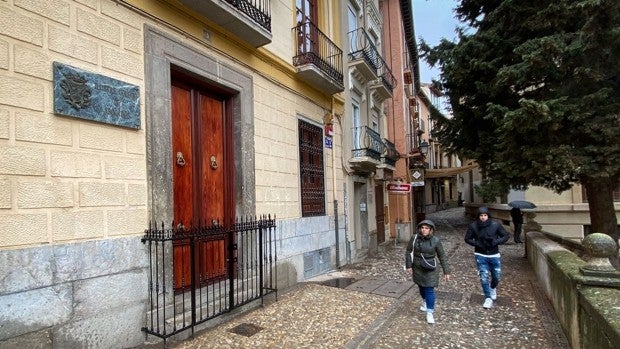 El Ilustre Colegio de Abogados de Granada plantea quitar el plural masculino de su nombre para «favorecer el lenguaje inclusivo»