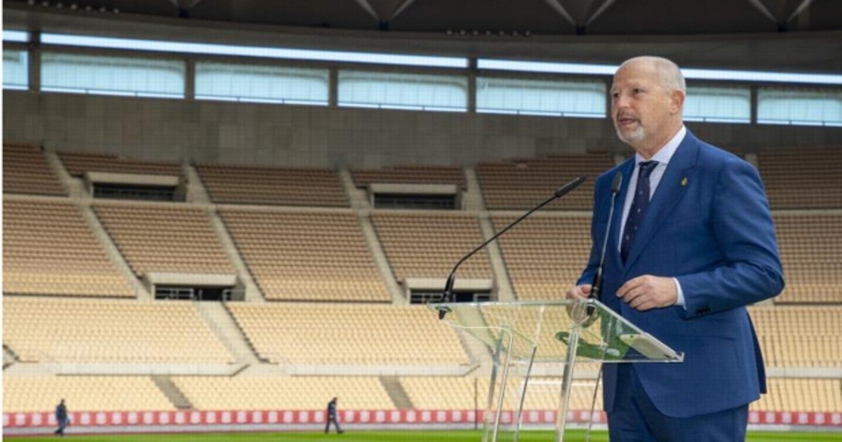 El consejero Javier Imbroda en el Estadio de La Cartuja en 2020