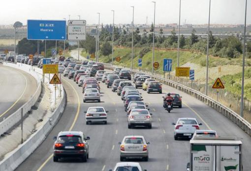 Operación especial de tráfico en Semana Santa: estas son las carreteras de Andalucía que sufrirán más los desplazamientos